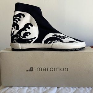 Navy blue Jika Tabi running shoes by Maromon. Essentially ninja shoes